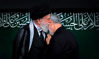 Íránský duchovní vůdce ajatolláh Alí Chameneí a generál Kásem Solejmání (ČTK)