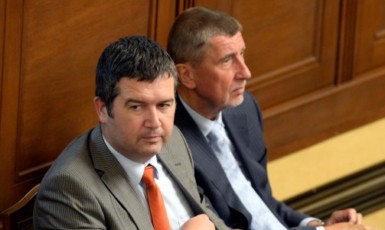 První místopředseda vlády a ministr vnitra Jan Hamáček (ČSSD) a premiér Andrej Babiš (ANO)  (ČTK)