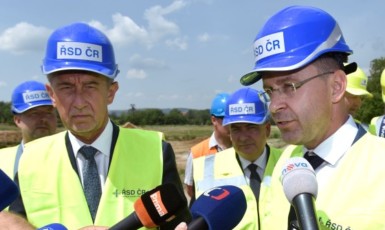 Premiér Andrej Babiš a bývalý ministr dopravy Vladimír Kremlík  (ČTK)