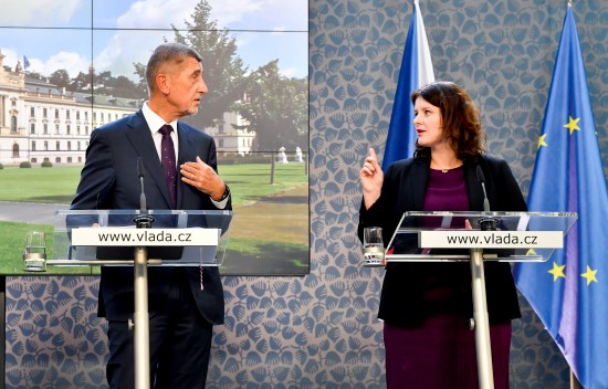 Premiér Andrej Babiš (ANO) a ministryně práce a sociálních věcí Jana Maláčová (ČSSD)  (ČTK)