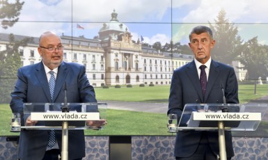 Ministr zemědělství Miroslav Toman (ČSSD) a premiér Andrej Babiš (ANO)
 (ČTK)