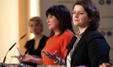 Ministryně financí Alena Schillerová (ANO) a ministryně práce a sociálních věcí Jana Maláčová (ČSSD) (ČTK)