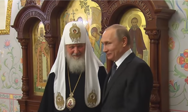 Patriarcha Kirill má svátek a Putin přichází blahopřát. (youtube/RT)