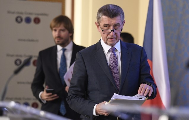 Premiér Andrej Babiš a ministr zdravotnictví Adam Vojtěch (ČTK)