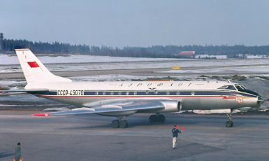 Letadlo TU-104. (youtube)