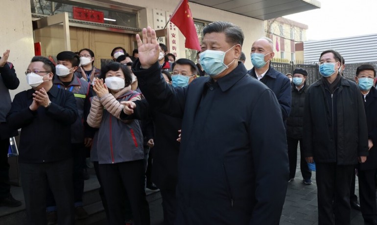 Čínský prezident Si Ťin-pching při návštěvě nemocnice (TASR)
