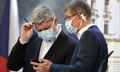 Ministr průmyslu, obchodu a dopravy Karel Havlíček a premiér Andrej Babiš (ČTK)