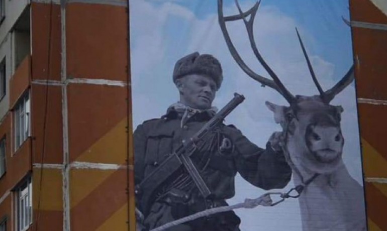 Finský voják Klemet Jouni Jeremias Halonen bojoval proti Rudé armádě. Jenže to někdo popletl a na plakátu z něj udělali rudoarmějce. (Twitter: Голос Мордора/ @spacelordrock)
