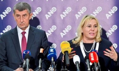 Bývalý premiér Andrej Babiš a exministryně pro místní rozvoj Klára Dostálová (oba ANO) (ČTK)