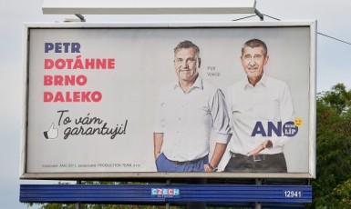 Někdejší kandidát na primátora Petr Vokřál a premiér Andrej Babiš (oba ANO) v předvolební kampani 2018 (ČTK)