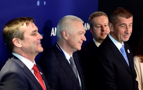 Místopředsedové ANO Petr Vokřál, Jaroslav Faltýnek, Richard Brabec a předseda Andrej Babiš na sněmu hnutí ANO
 (ČTK)