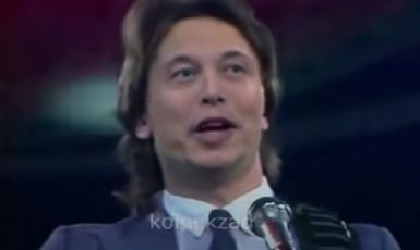 Elon Musk jako zpěvák sovětské písně. (Meduza.io/youtube)