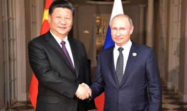 Ruského medvěda a čínského draka udržel Západ zatím vždy na uzdě (Vladimir Putin a Si Ťin-pching v roce 2018).  (wikimedia.org)