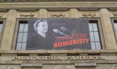 Kampaň, která v roce 2020 připomněla 70. výročí justiční vraždy Milady Horákové, rozvířila novou debatu o komunistickém režimu. (Dekomunizace, o.s. / se souhlasem)