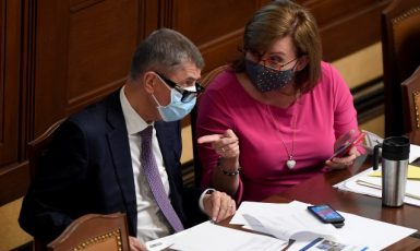 Premiér Andrej Babiš a ministryně financí Alena Schillerová (oba ANO) v Poslanecké sněmovně
(ČTK)