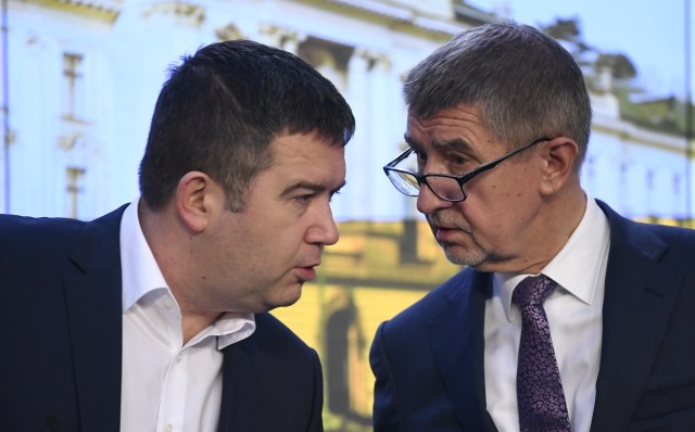 Ministr vnitra Jan Hamáček (ČSSD) a premiér Andrej Babiš (ANO) (ČTK)