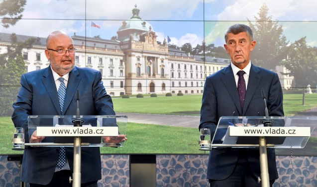 Ministr zemědělství Miroslav Toman (ČSSD) a premiér Andrej Babiš (ANO) na tiskové konferenci (ČTK)