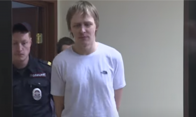 Skupina mladých lidí odsouzena v Moskvě za údajný pokus o svrhnutí vlády. (youtube)