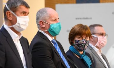 Premiér Andrej Babiš (ANO), ministr zdravotnictví Roman Prymula (za ANO), hlavní hygienička Jarmila Rážová a národní koordinátor testování Marián Hajdúch  (ČTK)