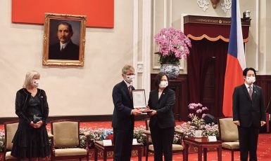 Předseda senátu Miloš Vystrčil a tchajwanská prezidentka Cchaj Jing-wen (Twitter Senátu Parlamentu ČR)