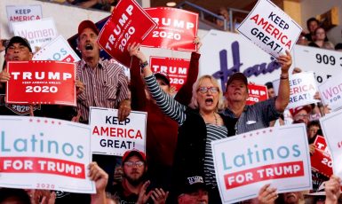 Manifestace amerických Hispánců na podporu Donalda Trumpa (FB)
