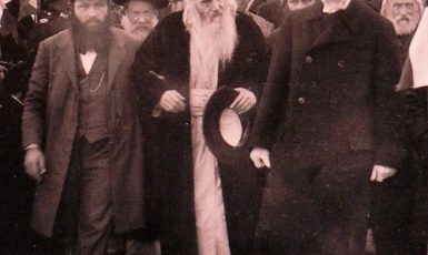 Prezident T. G. Masaryk v doprovodu rabína Chaima Sonnenfelda v Jeruzalémě (1927) (Sbírka Petra Hlaváčka (výřez z dobové pohlednice))