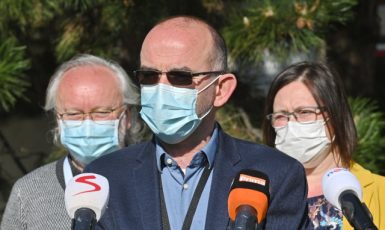 Ministr zdravotnictví Jan Blatný (uprostřed)  (ČTK – Igor Zehl)