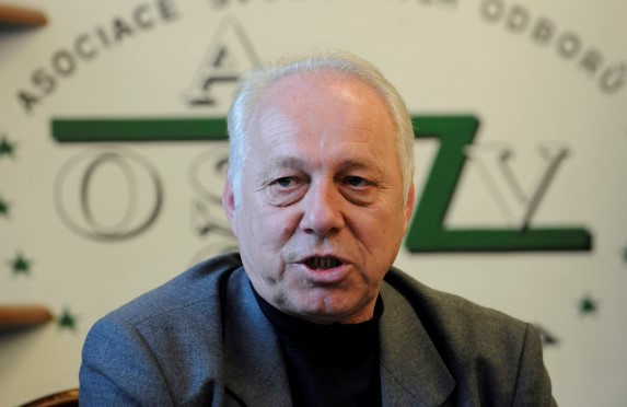 Předseda Asociace samostatných odborů Bohumír Dufek  (ČTK)