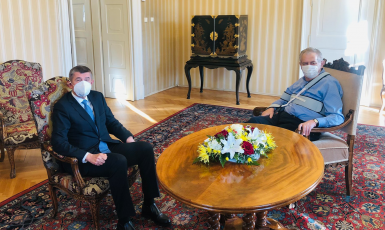 Premiér Andrej Babiš na schůzce s prezidentem Milošem Zemanem. (Twitter Jiřího Ovčáčka)