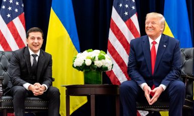 Volodymyr Zelenskyj a Donald Trump během setkání v New Yorku (září 2019) (wikipedie)