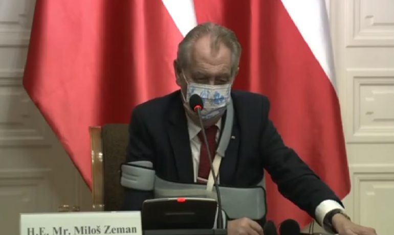 Miloš Zeman na tiskové konferenci (Twitter)