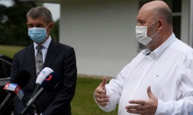 Premiér Andrej Babiš (ANO), ministr zemědělství Miroslav Toman (ČSSD)  (ČTK)