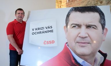 Předseda ČSSD Jan Hamáček při srpnovém startu volební kampaně (FB)