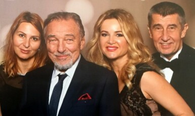 Karel Gott s manželkou Ivanou a Andrej Babiš s Monikou (FB A. Babiše)