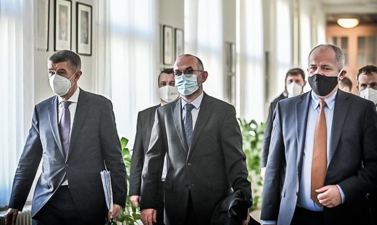 Premiér Andrej Babiš, ministr zdravotnictví Jan Blatný a jeho předchůdce Roman Prymula (FB)