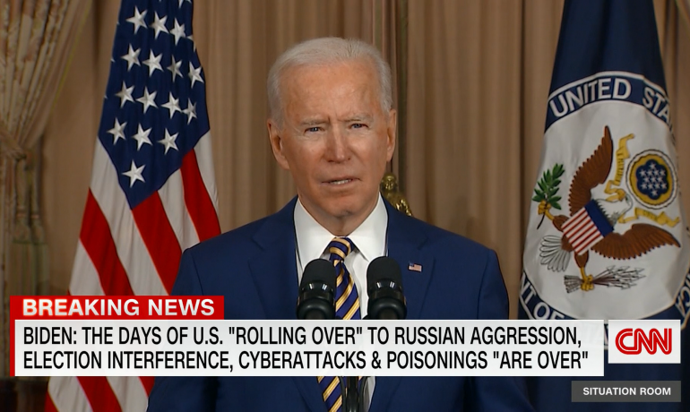 Americký prezident Joe Biden během projevu (print CNN)