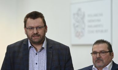 Nezařazení poslanci Lubomír Volný (vlevo) a Marian Bojko (ČTK – Ondřej Deml)