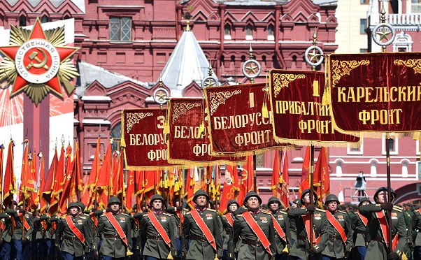 Vojenská přehlídka ke Dni vítězství na Rudém náměstí v Moskvě (24. 6. 2020) (Profimedia.cz)