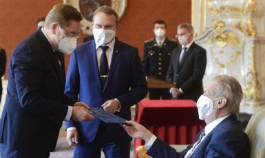 Prezident Miloš Zeman jmenuje nového ministra zdravotnictví Petra Arenbergera (ČTK)