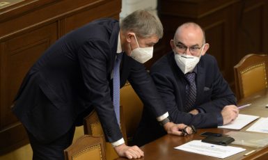 Zleva premiér Andrej Babiš (ANO) a exministr zdravotnictví Jan Blatný (za ANO) (ČTK)