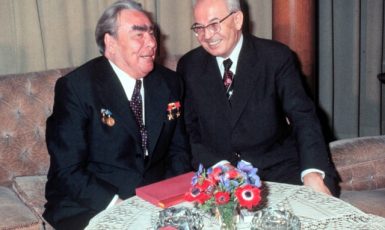 Sovětsko-ruský imperátor Brežněv s gubernátorem Husákem na Pražském hradě (1978) (ČTK)