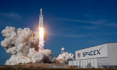 Nosná raketa Falcon Heavy společnosti Space X. (unsplash.com/@spacex)