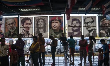 Ikonami tzv. socialismu 21. století jsou Kristus i Bolívar, Che Guevara, Castro i Chávez  (wikimedia commons (Eneas De Troya))