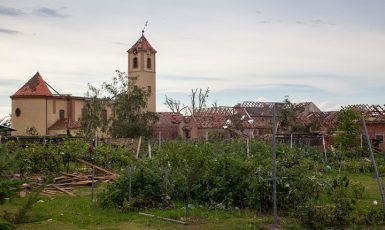 Moravská Nová Ves na Břeclavsku po řádění tornáda (25. 6. 2021) (Tadeáš Bednarz (wikimedia commons))
