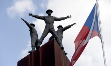 Památník Operace Anthropoid v Praze-Libni (místo úspěšného útoku čs. parašutistů na R. Heydricha) (ČTK/Krumphanzl Michal)
