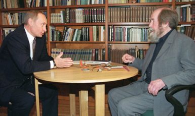 Solženicyn a Putin – přátelské setkání v Moskvě (2000) (flickr.com)