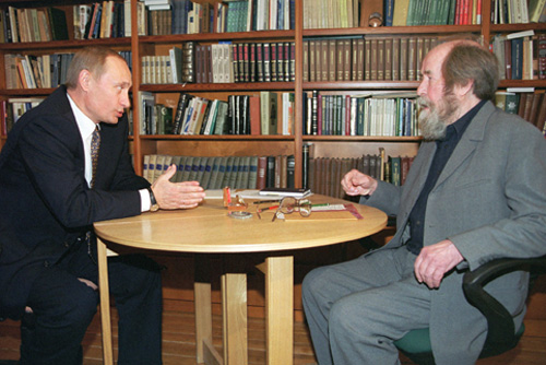 Solženicyn a Putin – přátelské setkání v Moskvě (2000) (flickr.com)