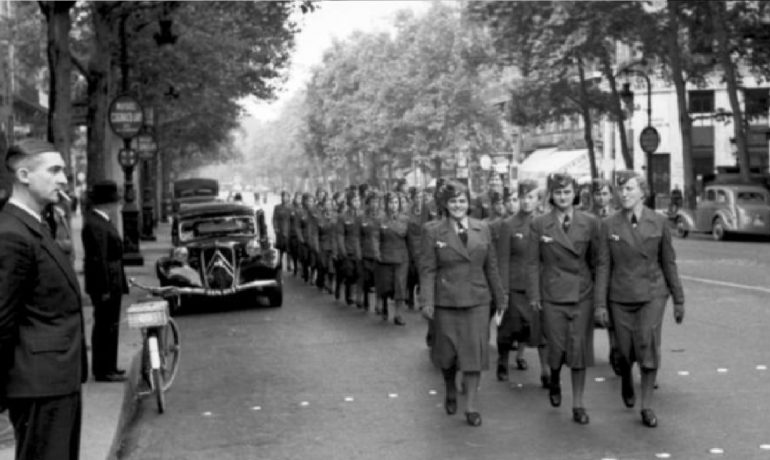 Pomocné ženské síly Wehrmachtu v Paříži v roce 1940. (commons.wikimedia.org/CC BY-SA 3.0 de)