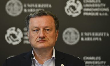 Biochemik a prorektor Univerzity Karlovy pro vědu a výzkum Jan Konvalinka (ČTK/Kamaryt Michal)