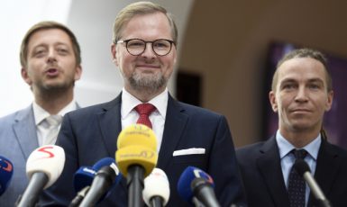 Zleva předseda hnutí STAN Vít Rakušan, předseda ODS Petr Fiala a předseda Pirátů Ivan Bartoš  (ČTK)